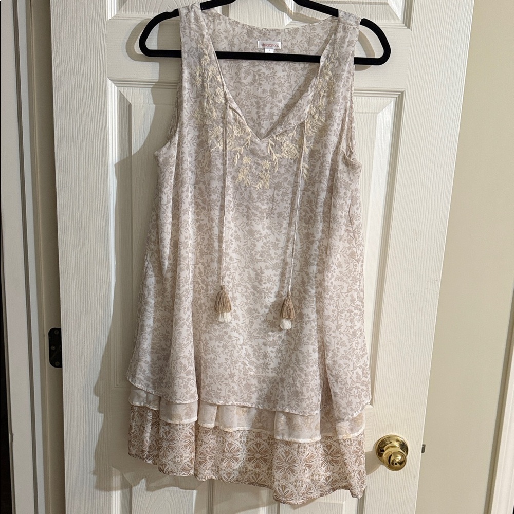 Xhilaration Cream and Tan Floral Dress
